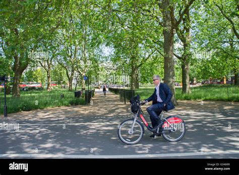 Santander Cycles: Albert Gate, Hyde Park